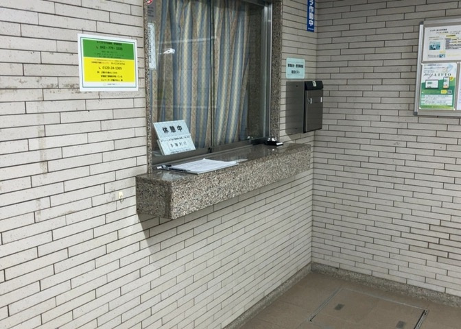 日勤の管理体制となっており、管理人室・受付スペースを通じて管理体制が行き届いています。マンション住民の暮らしを温かく見守り、日々の清掃業務など快適な生活環境をしっかりサポートいたします。