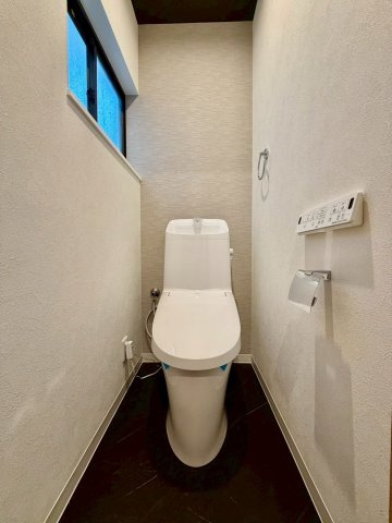 温水洗浄便座付きトイレ。2か所ございます。