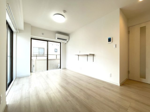 2面採光のお部屋は、日中は照明がいらないほど、明るい光が射し込みます。　　　