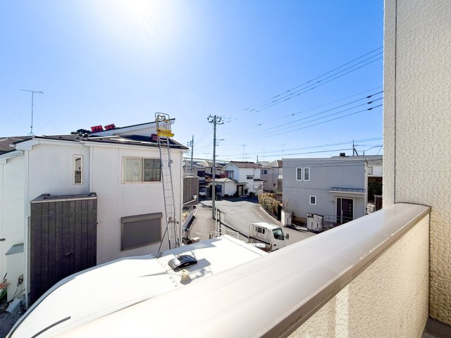 眺望を気にして物件を探す場合、前面に建物が建っていないか現地で確認しましょう！前面に建物があると景色はもちろん、日当たりや風通しにも影響が出てきます。住んだ時のことを想像しながら現地見学をしましょう。