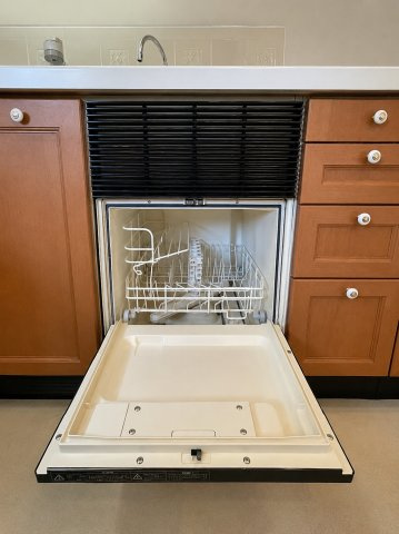 ◆食後の食器洗いは食洗機にお任せ！ご家族と団らんの時間を。家事の時短に効果大の食洗器付き。高温洗浄、節水効果もございます。