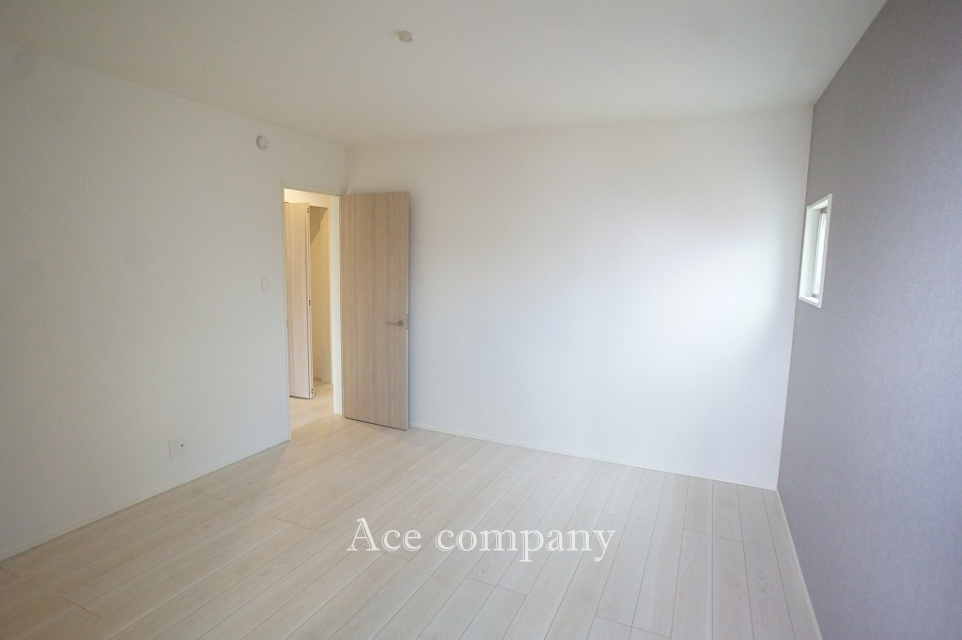 【2階：洋室8帖】広いウォークインクローク完備です！
