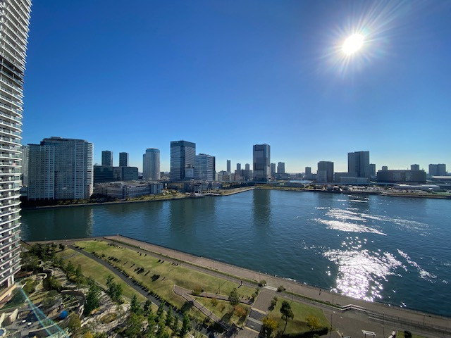 （空室時の写真）ららぽーと豊洲方面の眺望／水辺と緑を堪能できます。