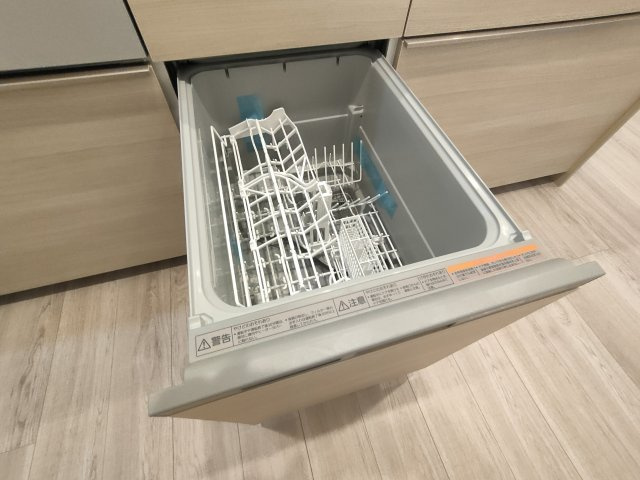 【食洗機】　手肌に優しく、家事の時短にもなる食洗機を完備。