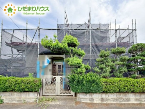 明るい光が差し込む開放感あふれる住まいです。