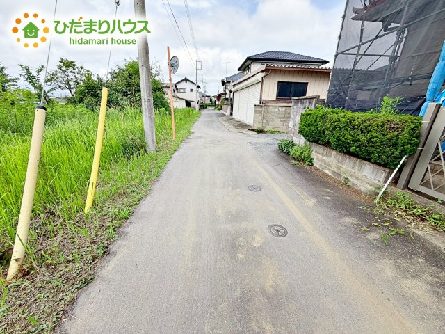 繁華街のようなにぎやかさがないため、車の音や話し声が少なく、静かな生活を望む人に適している閑静な住宅地！