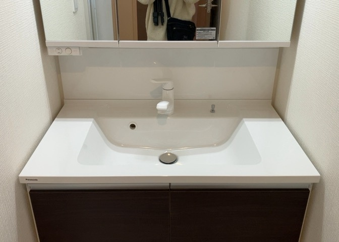洗面化粧台では顔を洗ったり、身だしなみを整えることが本来の使い方ですが、用途によっては洗面化粧台に求められる機能が違ってくるため、ご自身や家族のライフスタイルに合ったものを選ぶことをおすすめ致します。