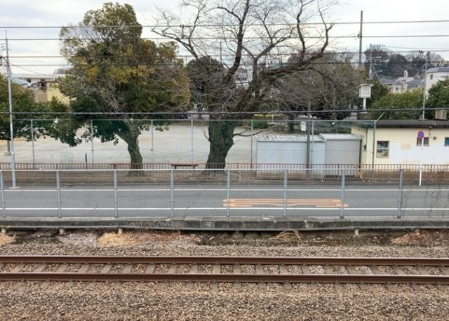 眺望を気にして物件を探す場合、前面に建物が建っていないか現地で確認しましょう！前面に建物があると景色はもちろん、日当たりや風通しにも影響が出てきます。住んだ時のことを想像しながら現地見学をしましょう。