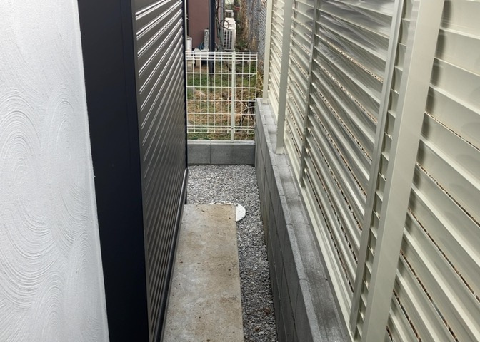 庭があることでガーデニングや家庭菜園はもちろん、こどもの遊び場やペットを放して遊ぶことができます。また、家の周囲に余裕があるということです。隣地との間があれば、十分な日当たりと、風通しが確保できます。
