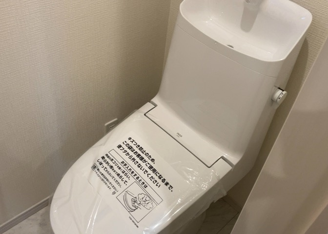 トイレは大きさや形、機能、抗菌性などが異なる多種多彩なタイプが各メーカーから出ています。それぞれに良さがあるため、事前にどういったタイプのトイレがいいのかをご家庭内で決めて、内見に行くといいでしょう。