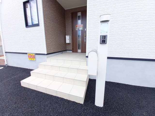 同施工　■□■玄関の写真です■□■　　お洒落な玄関はお客様からも喜んでいただけそうですね！！