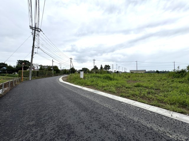 教育・商業施設が整った緑豊かな住宅街です。新和小学校まで徒歩約9分(650)ｍでお子様の通学も安心。