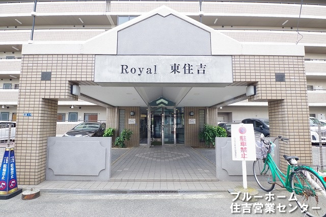 重厚感のあるエントランスです！