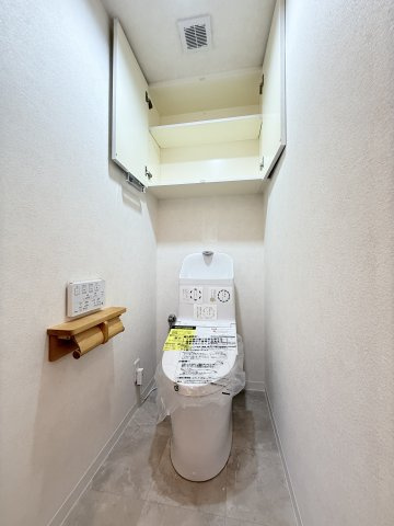 【トイレ】　清潔感のあるトイレです。
