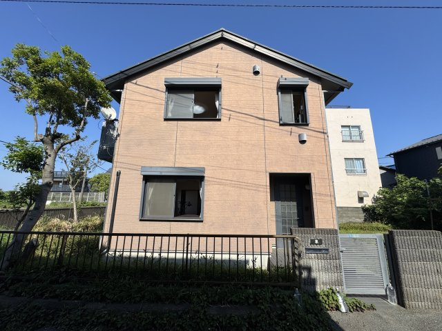 落ち着いた色合いの外観です