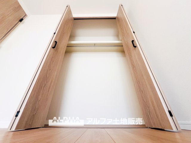 【Go　filled　with　memories】　◆ありったけの◆住空間をよりよくするためには大切な収納スペース。時が経ち思い出がここに詰まっていく。