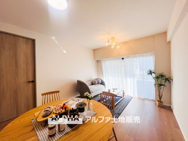 【A　home　found　by　chance】　◆偶然見つけた物件で◆思わぬ空間を手に入れたい。愛を育み、人と出会い、新たな命に恵まれる。そんな未来を創造してぬくもりのある住空間を君と共有したい。