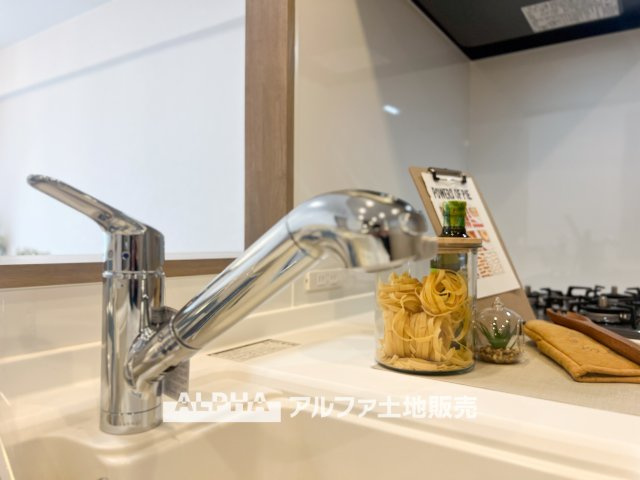 【Water　cleaner】　◆浄水器◆蛇口から流れ出すお水はクリーンでいつも楽しめます。また浄水器内臓シャワー混合栓なので場所取らずのスッキリとしたスタイルです。