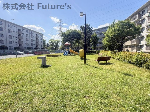 敷地内に公園付きで子育て世帯にもオススメです