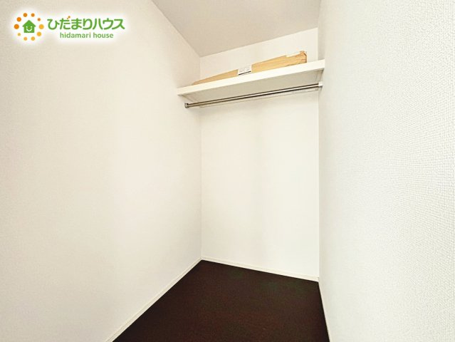 ママに人気のウォークインクローゼット付き！　コートやジャケットはもちろん、季節物や布団なども全部収納できちゃいます(^^)/