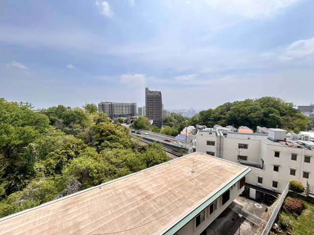 バルコニーからは「山」も「海」も見え、神戸を感じることのできる眺望です！