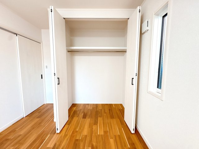 1Ｆ北側洋室の収納になります♪