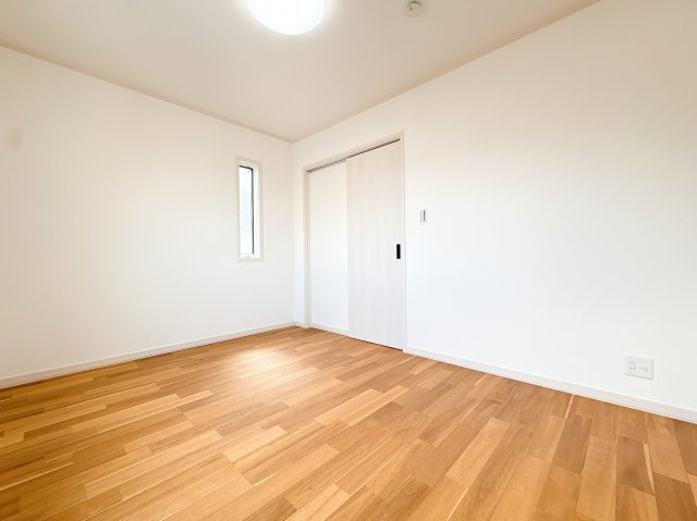 2Ｆ北側洋室の別角度になります♪