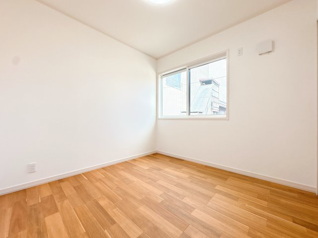 2Ｆ4．5帖の中部屋洋室になります♪