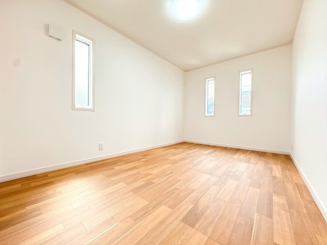 2Ｆ7．3帖の南東洋室になります♪