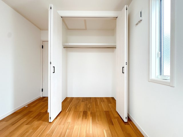 2Ｆ南東洋室の収納になります♪