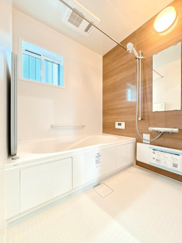 浴室乾燥暖房機付き浴室になります♪雨の日でも気にせず洗濯物を干すことができます♪