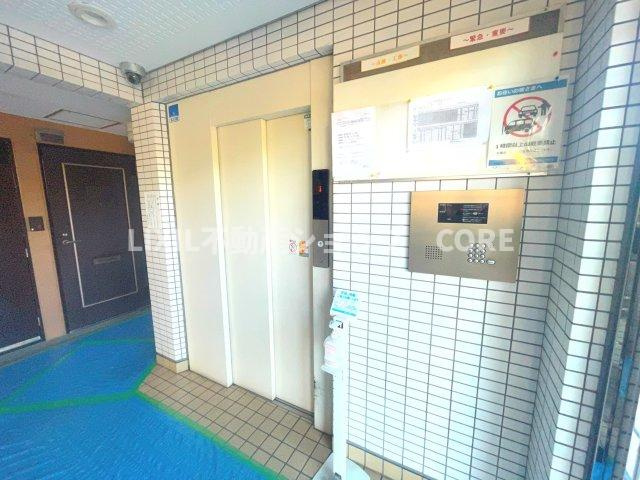 便利なエレベーター完備のマンション！小さなお子様連れの方やお年寄りの方にも安心の設備です。