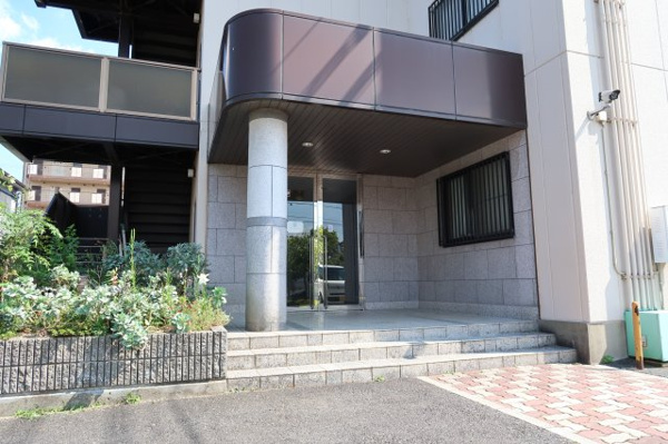 【ロイヤルレインボー草津の外観】