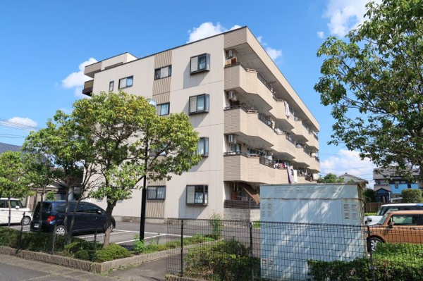 【ロイヤルレインボー草津の外観】