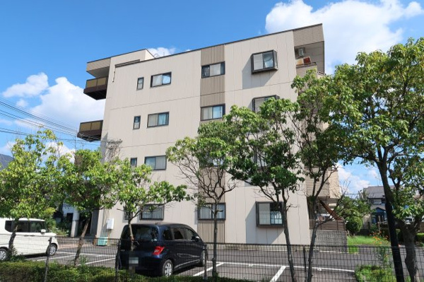 【ロイヤルレインボー草津の外観】