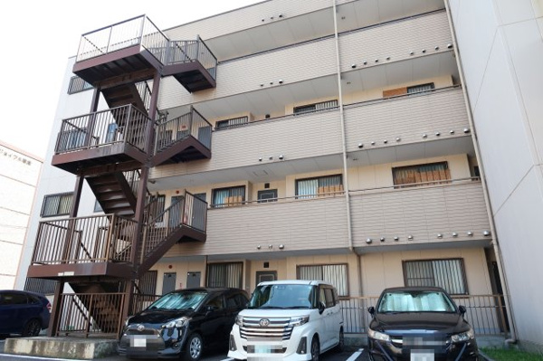 【ロイヤルレインボー草津の外観】