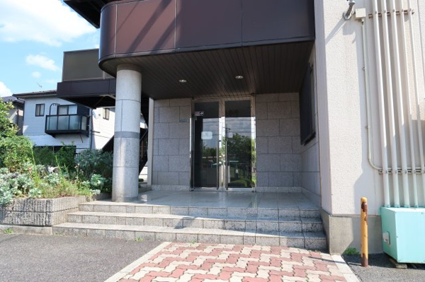 【ロイヤルレインボー草津の外観】