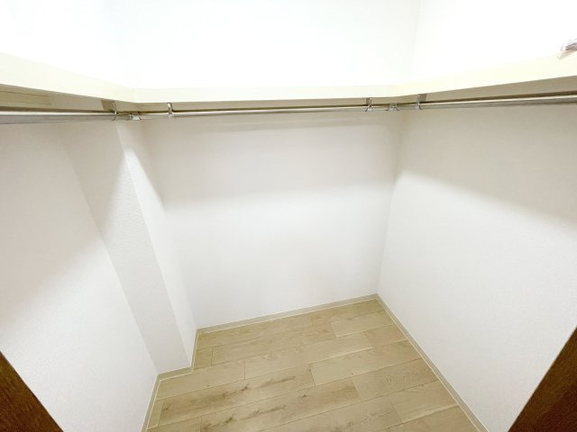 ウォークインクローゼットが広く、たっぷりと収納することができます。
