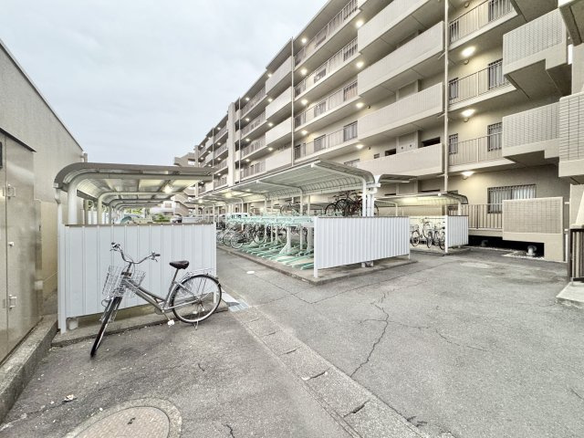 駐輪場も完備しております。