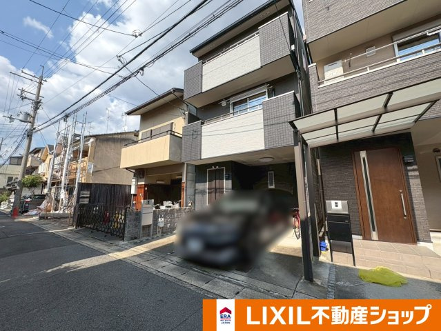 ワンボックス車駐車可＋自転車やバイクを置くスペースも充分にございます。