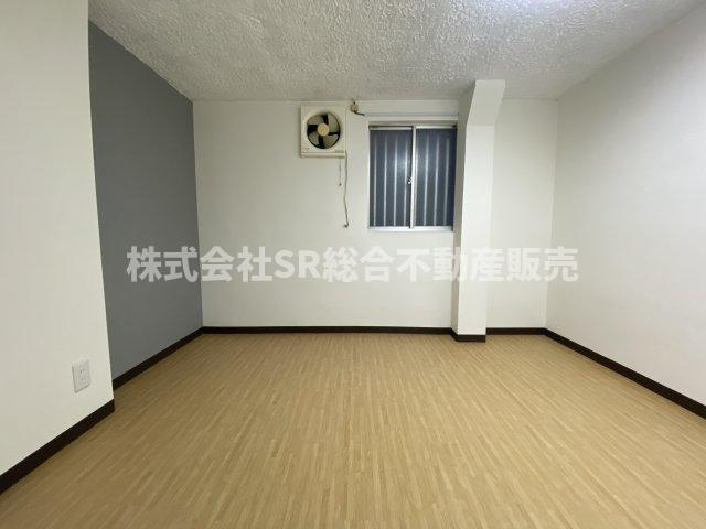 コンパクトで使いやすい洋室です