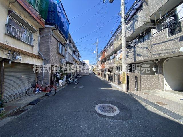 前面道路含む現地写真です
