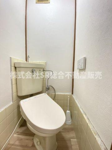温水洗浄便座もございます♪