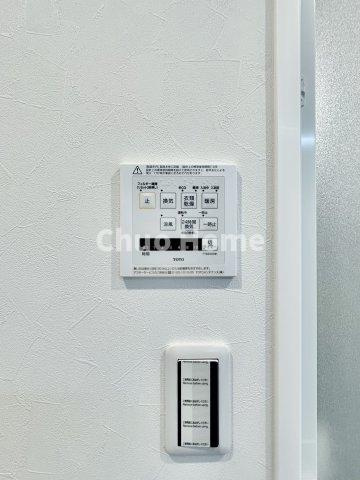 【浴室乾燥機】暖房・冷風・換気・乾燥が可能です。毎日を快適に過ごせるうれしい機能が揃っています。雨の日の洗濯物も安心です。