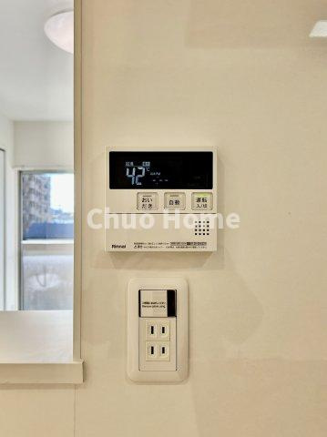 【給湯リモコン】外での一日を忘れさせてくれるオートバス機能でお好みの湯量・温度に調整された浴槽。