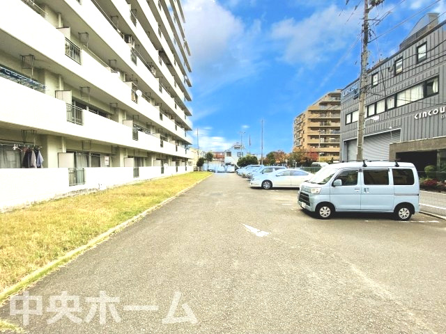 【敷地内駐車場】最新の空き状況や費用などの詳細は担当スタッフまでお問い合わせください。