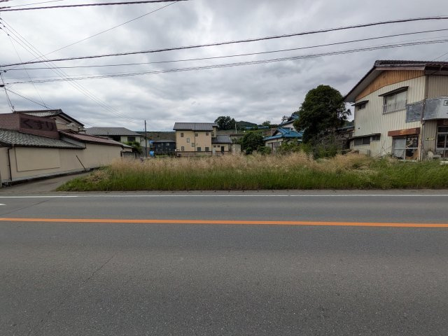 国道406号線に面した好立地！交通アクセス良好＆高い視認性で、店舗や事務所などの事業用にも最適です。
