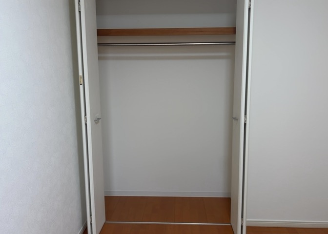 デザイン性を重視しすぎて収納が少なかった！なんてことにならないため、事前に現地で収納の数を確認しておくことをお勧めします。クローゼット以外にも床下収納や屋根裏収納、パントリーなどもチェックしましょう。