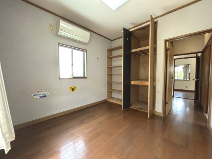 見せる収納が楽しめるお部屋です♪