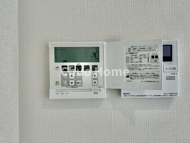 【床暖房】冬は足元から暖めてくれる床暖房はエアコンとは違って埃が舞いませんので健康にも良さそうですね。
